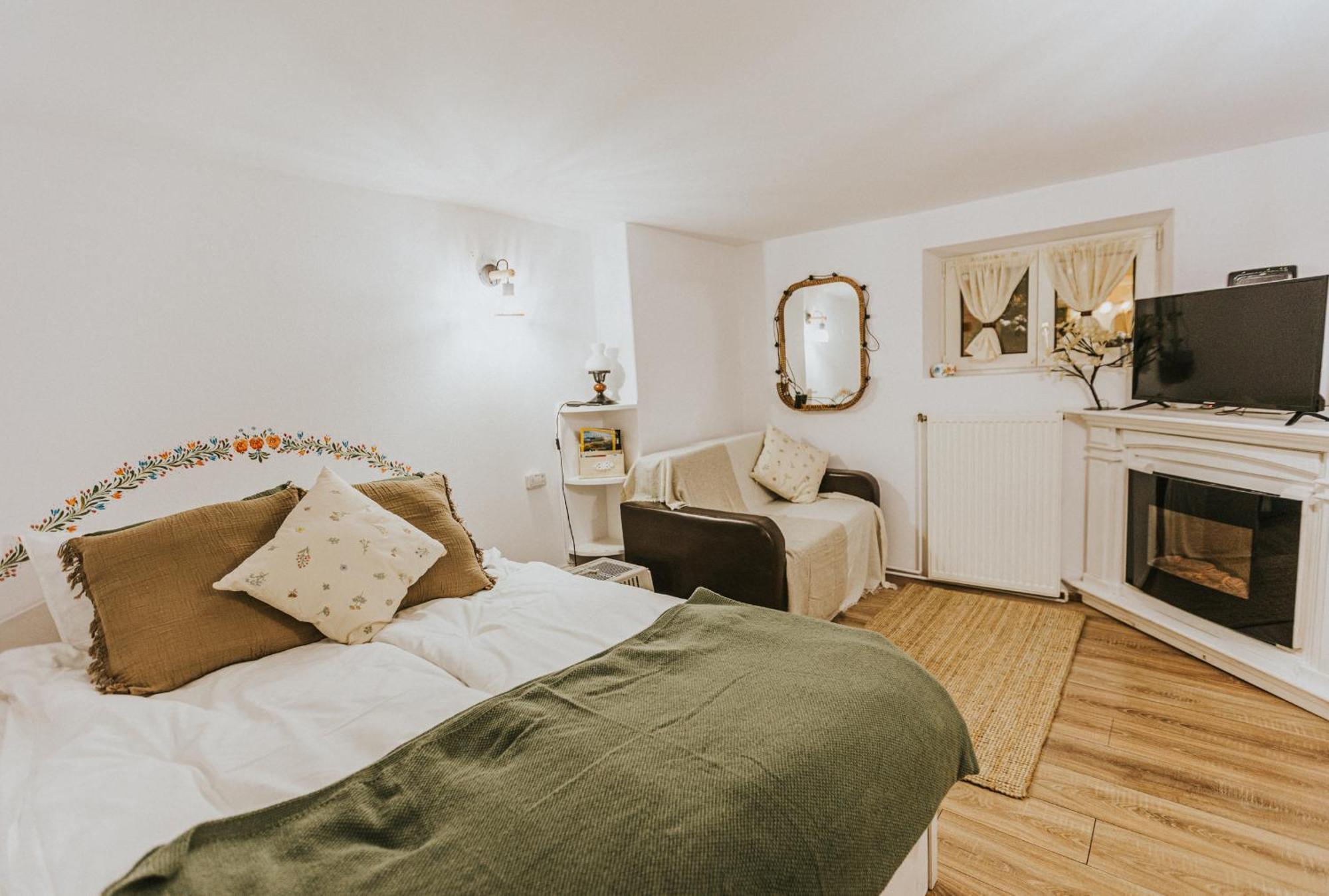 Republicii Rustic Apartament In Brasov City Center Екстер'єр фото